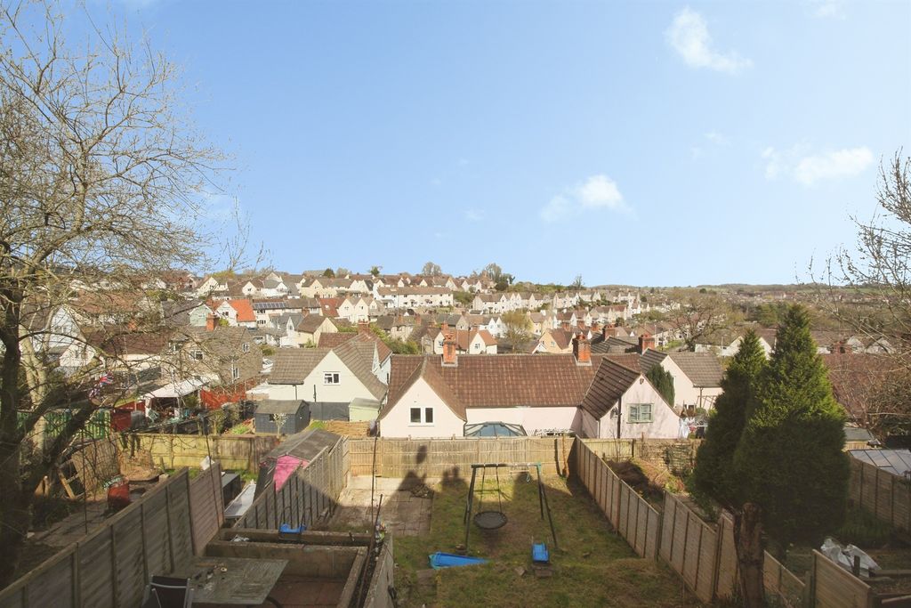 Property photo 2 of 20