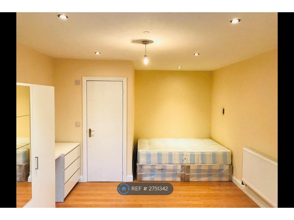 Property photo 1 of 10 Bedroom