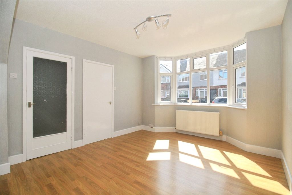 Property photo 3 of 11 Lounge