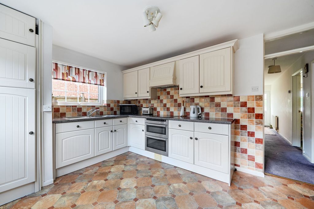 Property photo 2 of 14 Kitchen/Breakfast Room