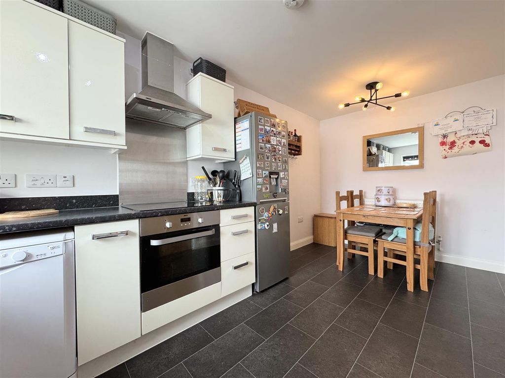 Property photo 3 of 24 Kitchen Diner