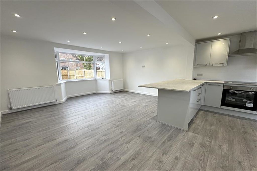 Property photo 2 of 14 (Main)