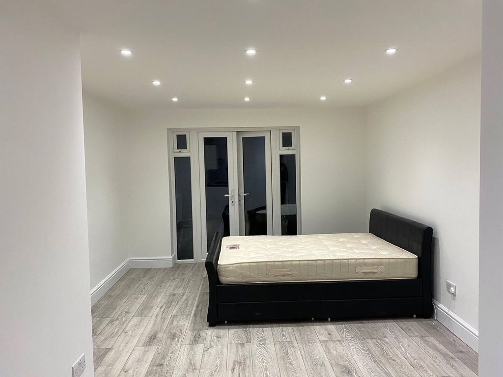 Property photo 1 of 5 Picture No. 11