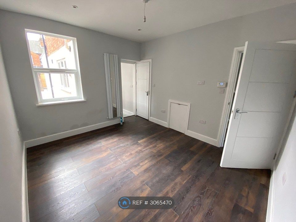 Property photo 3 of 16 Living Room
