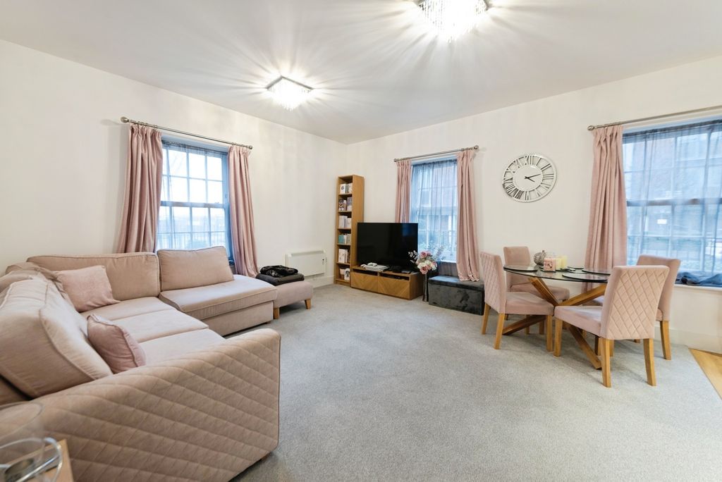 Property photo 2 of 15 Pbox-Img.Jpg