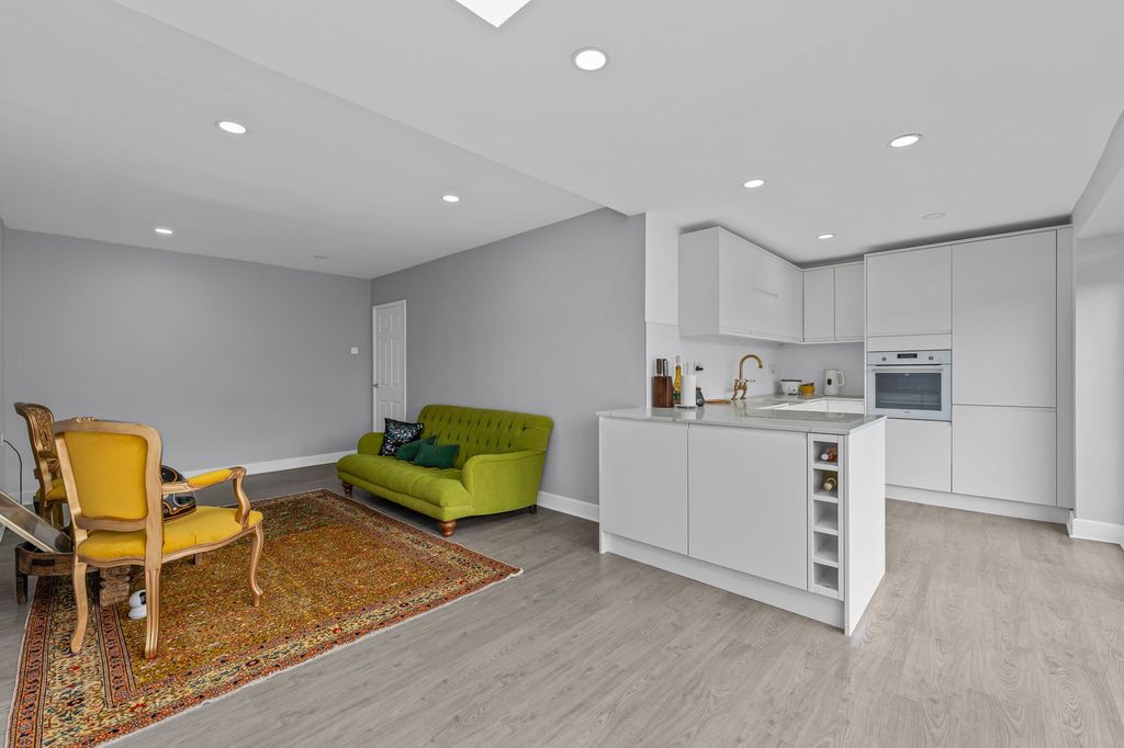 Property photo 2 of 24