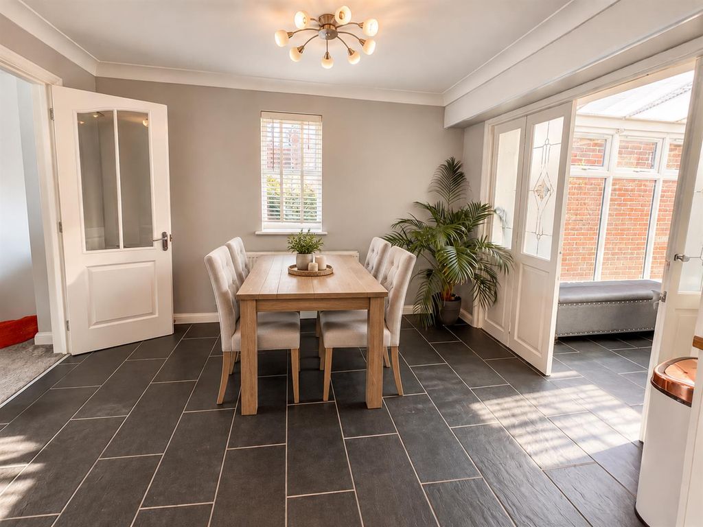 Property photo 3 of 15 Dining Area