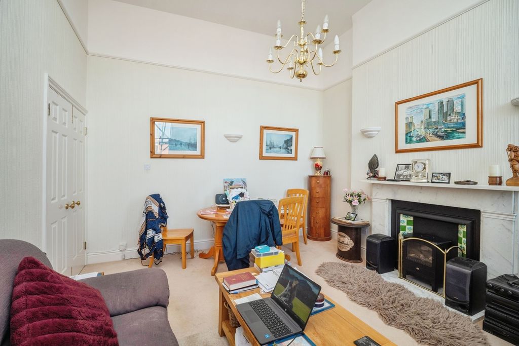 Property photo 2 of 17 Photo