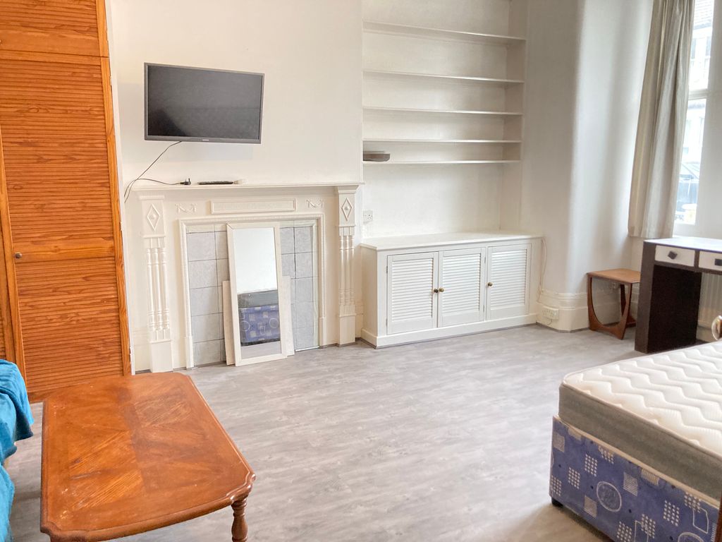Property photo 1 of 5