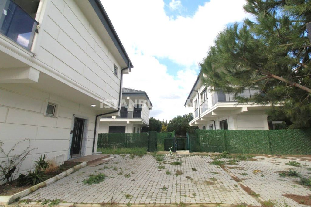 Property photo 3 of 25