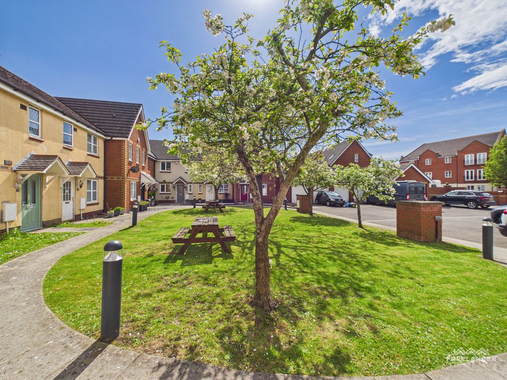 Property photo 2 of 19 Communcal Garden To Front