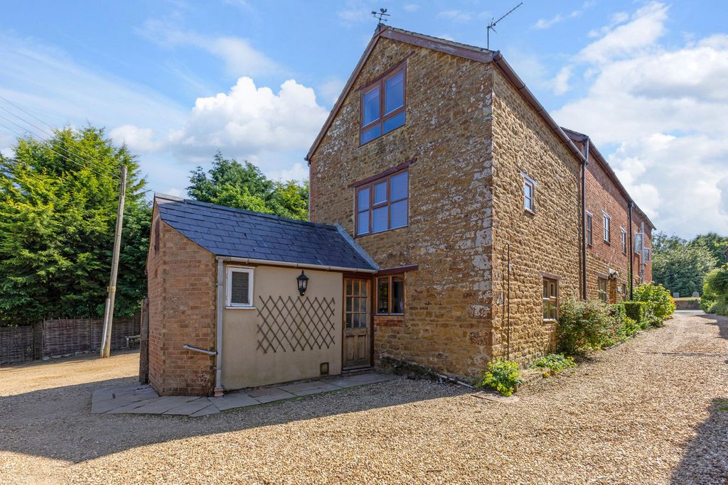 Property photo 2 of 35