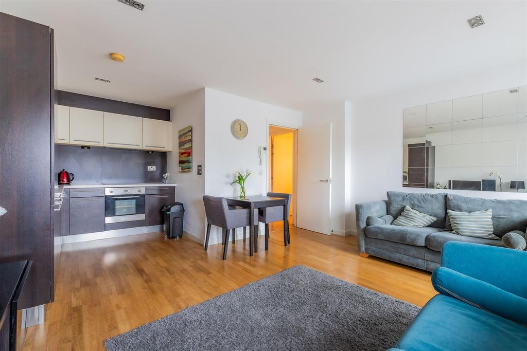 Property photo 3 of 12 12 Gwynt Mews-4.Jpg