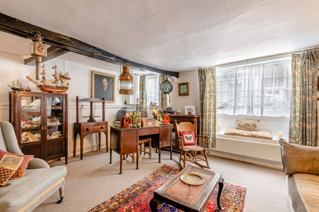 Property photo 3 of 21 Snug