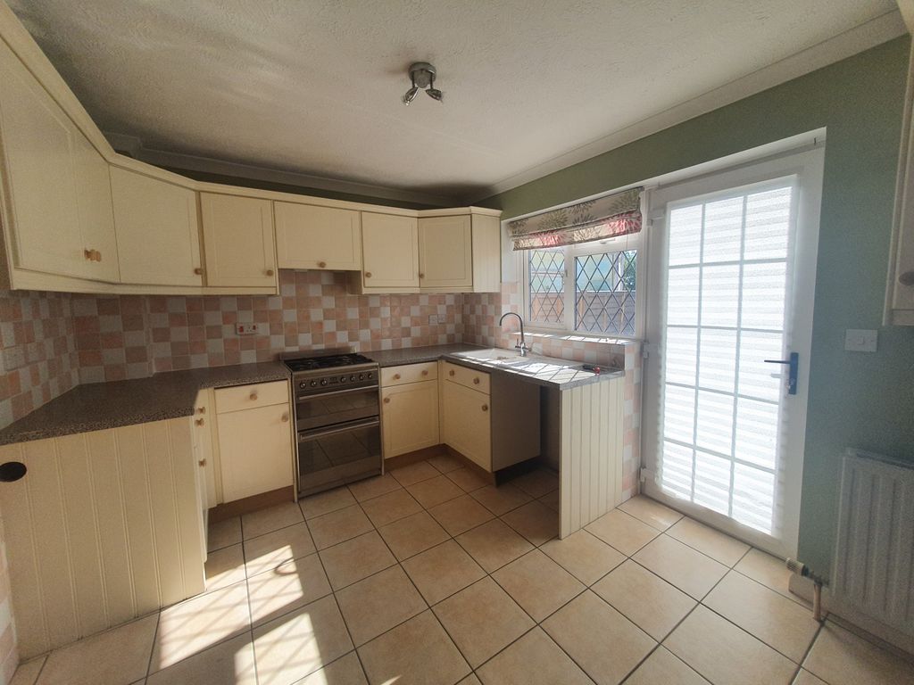 Property photo 1 of 6 Kitchen