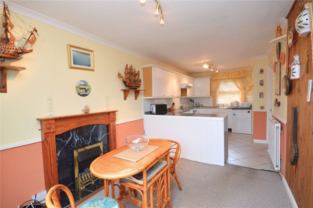 Property photo 3 of 13 Open Plan Kitchen/Di