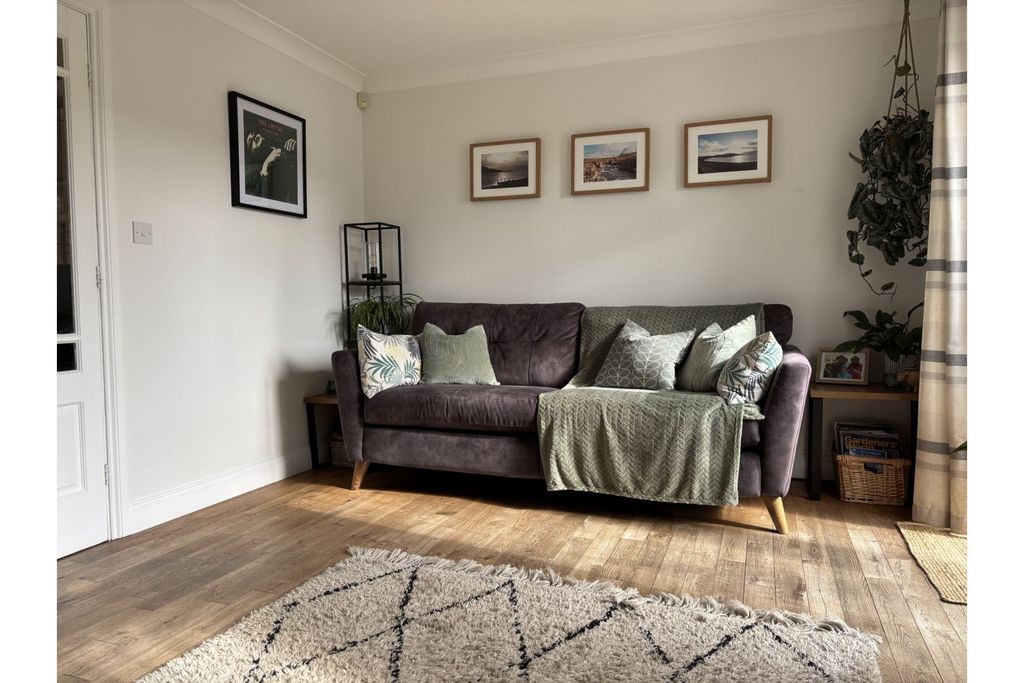 Property photo 3 of 15 Lounge
