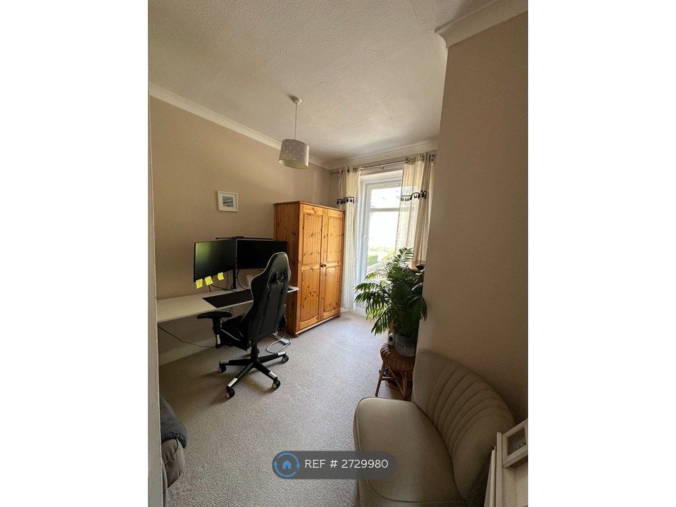 Property photo 3 of 5 Snug Lounge