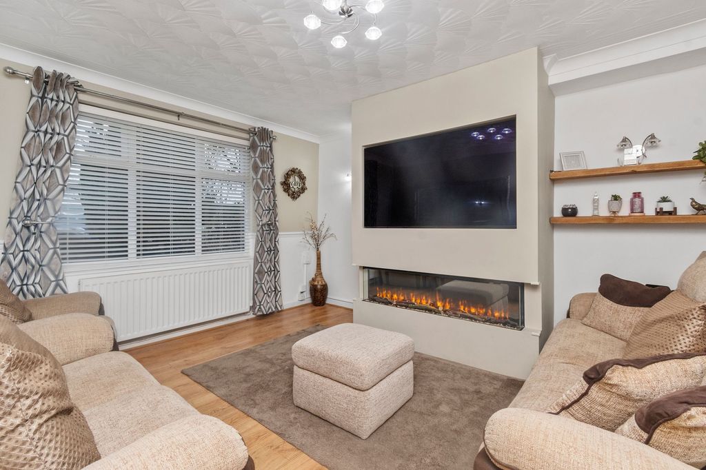 Property photo 3 of 34