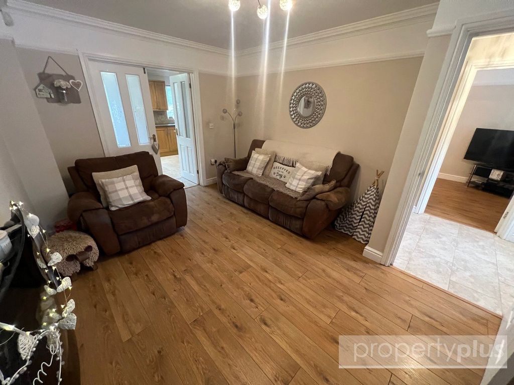 Property photo 2 of 18 Picture No. 13