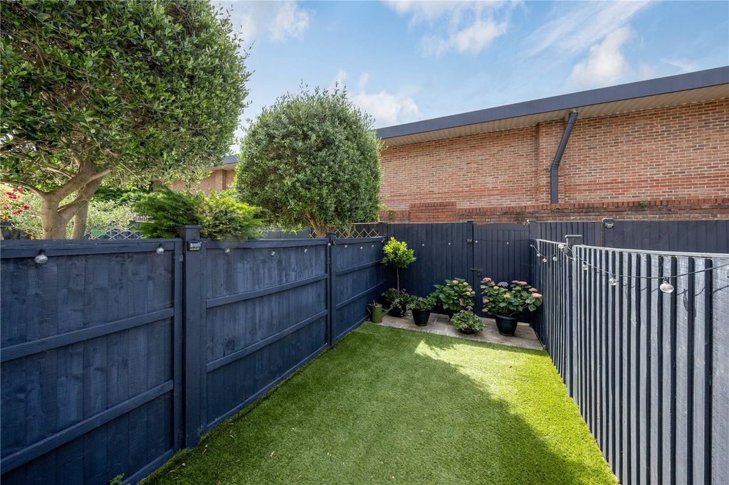 Property photo 3 of 16 Picture No. 12