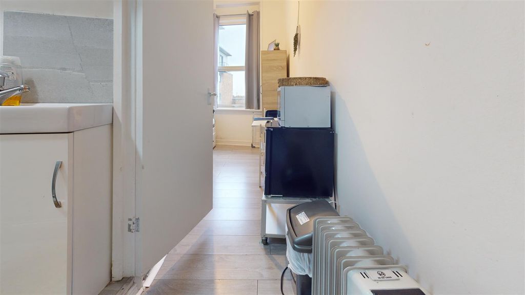 Property photo 3 of 4 Harrow-Road-Bathroom (1).Jpg