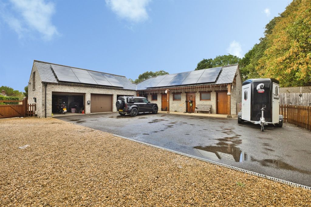 Property photo 2 of 33