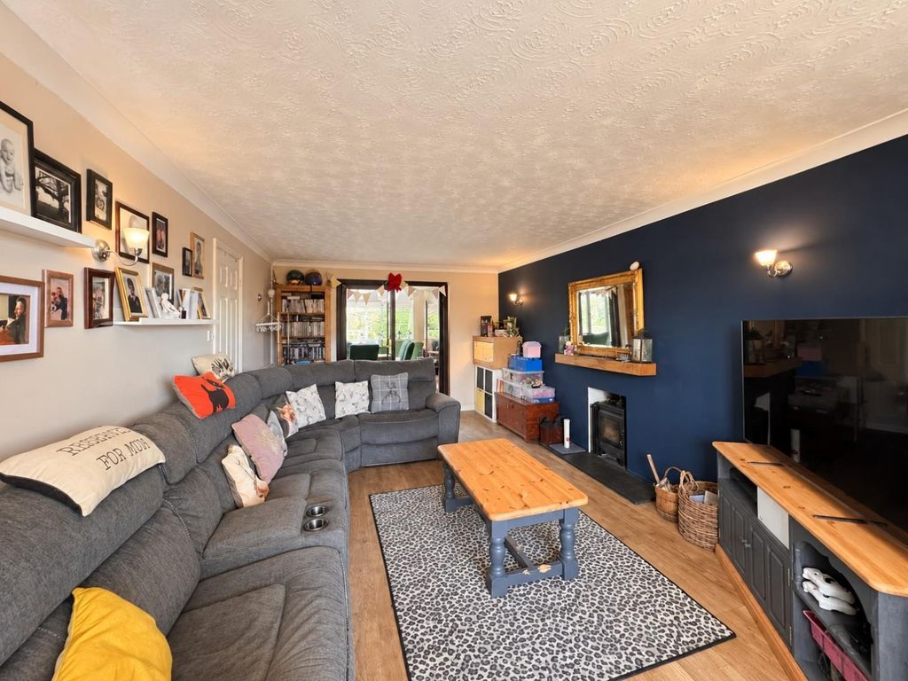 Property photo 3 of 24 Withy Way - Lounge.Jpg