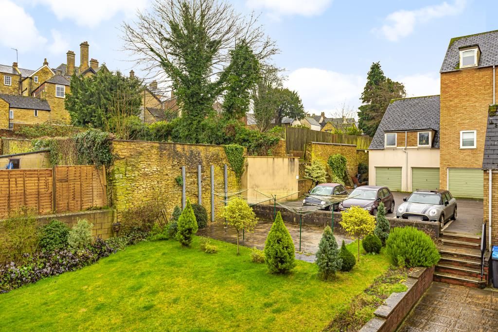 Property photo 3 of 9 Gardens