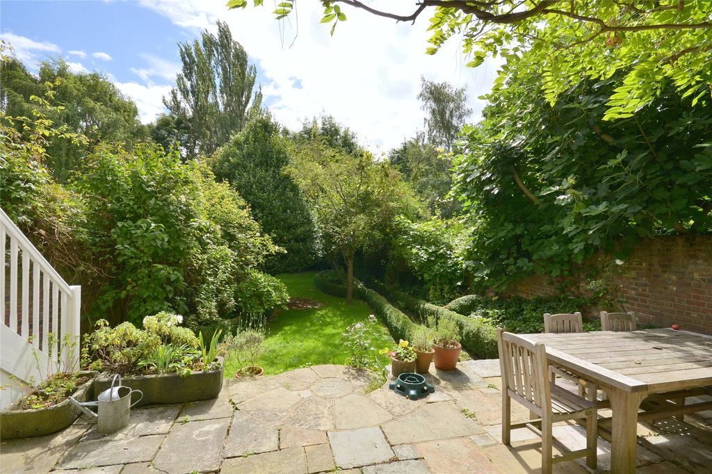 Property photo 2 of 15 Patio/Garden