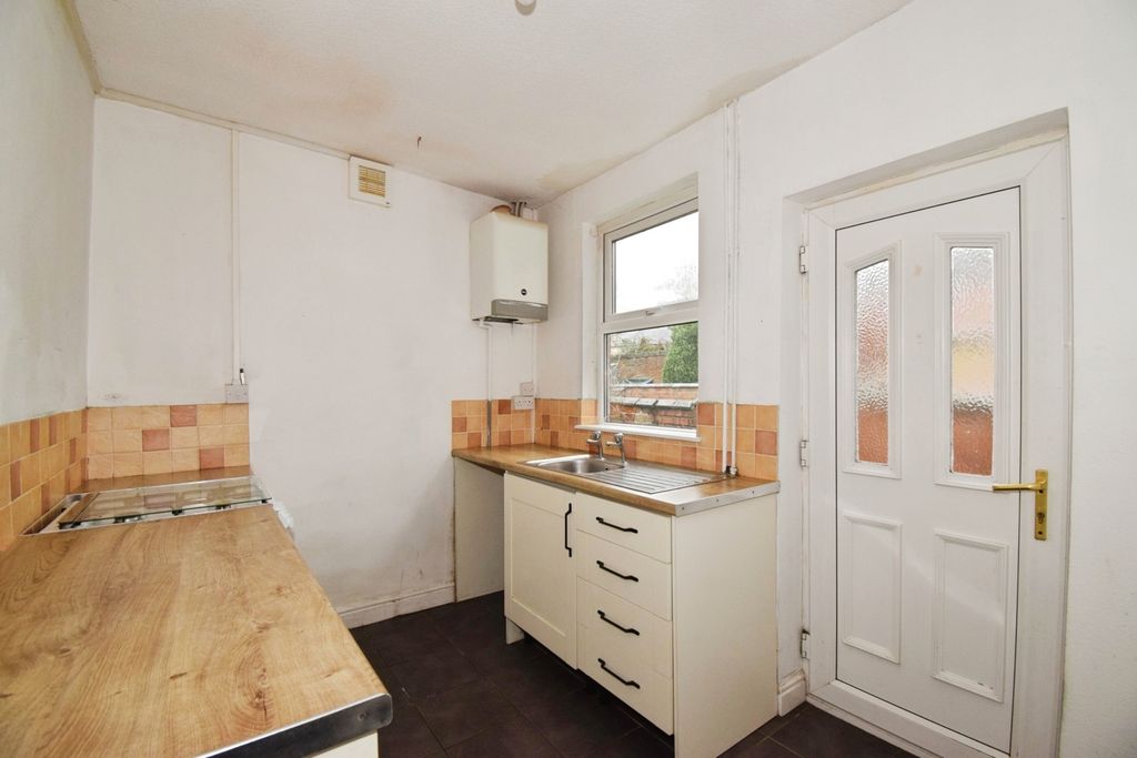 Property photo 3 of 15 Kitchen