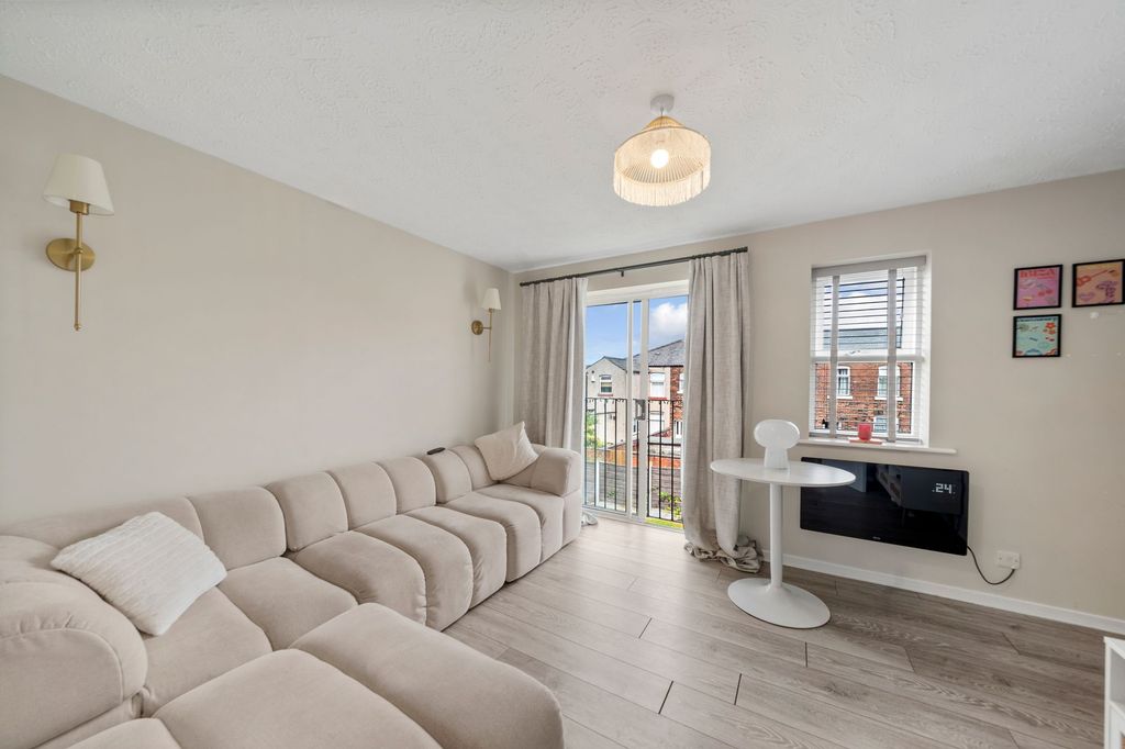 Property photo 2 of 17