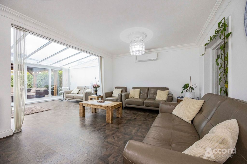 Property photo 2 of 39