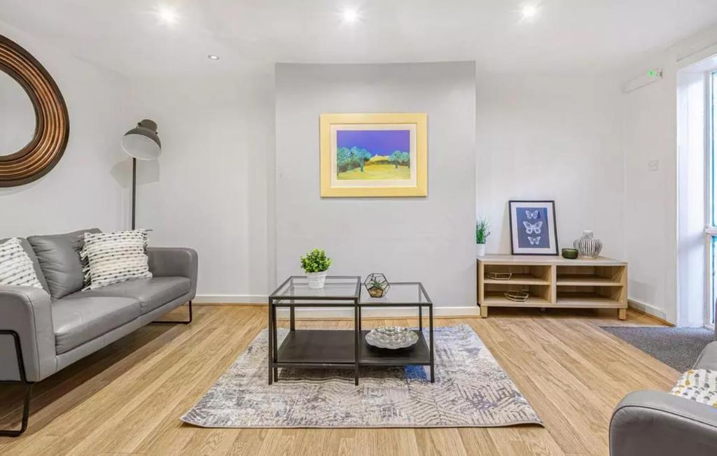 Property photo 1 of 6 Living Room