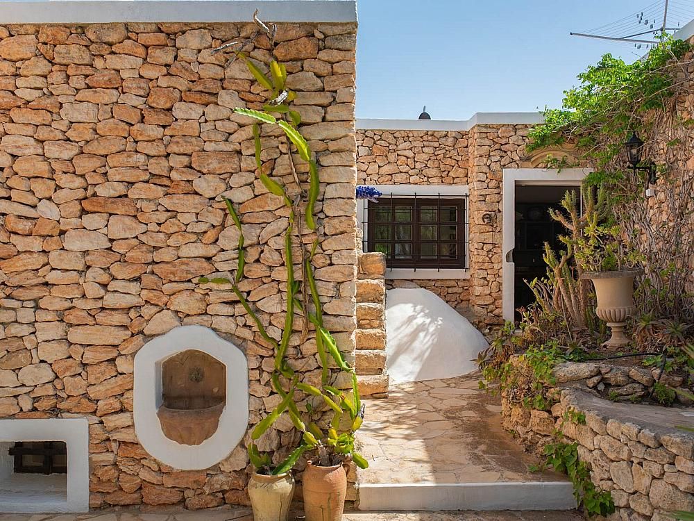 Property photo 3 of 50