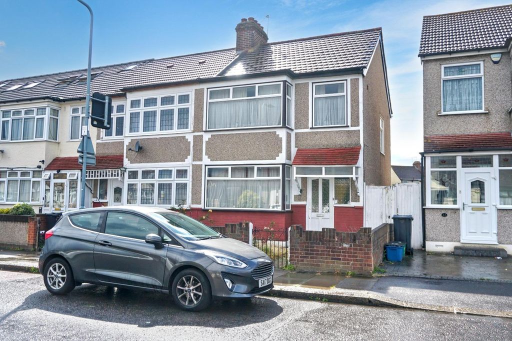 Property photo 1 of 1 21 Somerville Road, Chadwell Heath, Romford, Essex, Rm6 5Bd