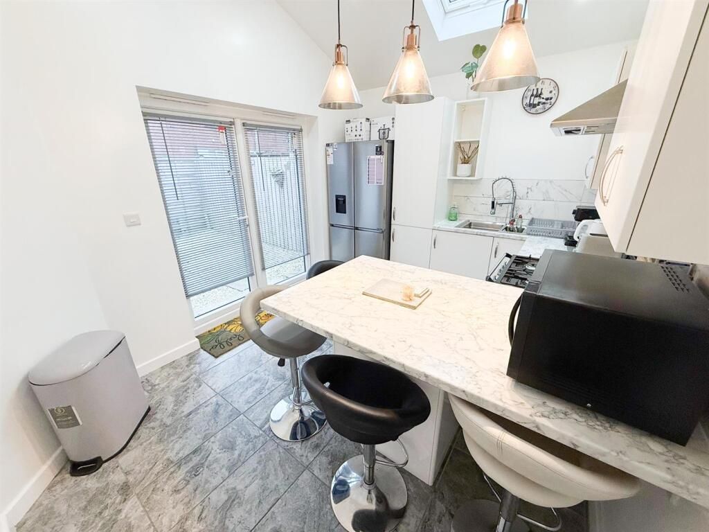 Property photo 3 of 8 Gallery