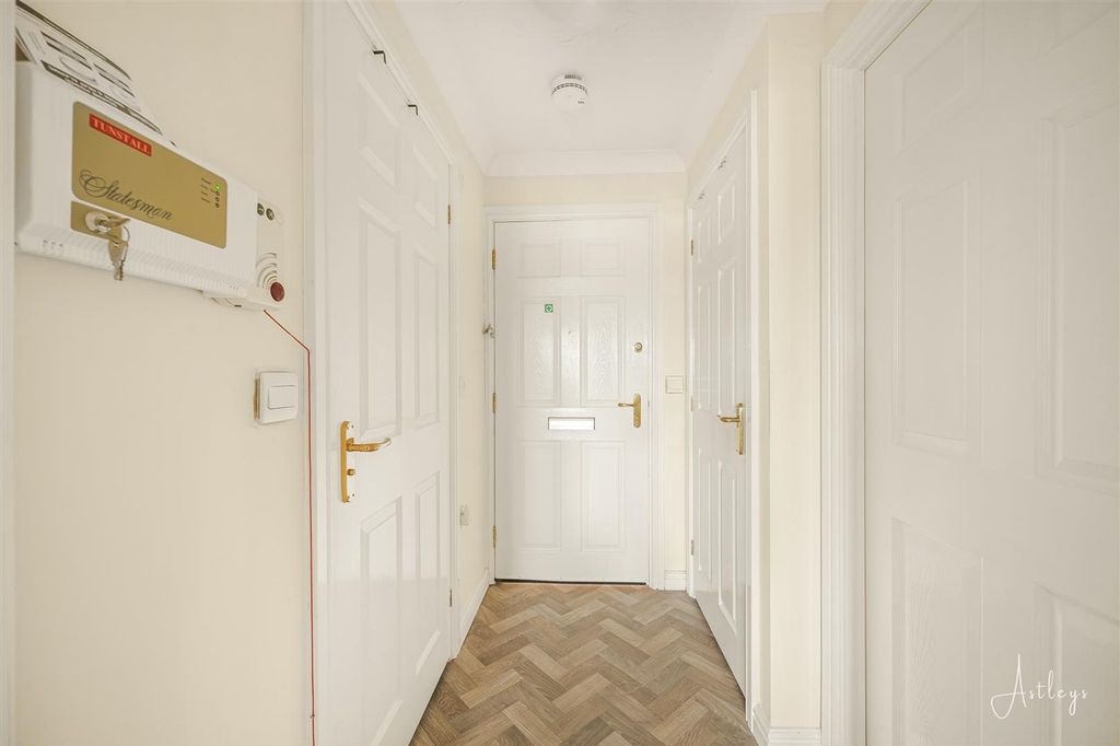 Property photo 3 of 18 Hall