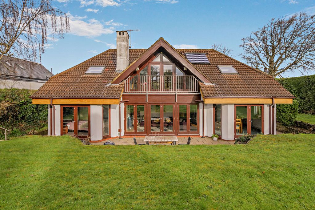 Property photo 1 of 41