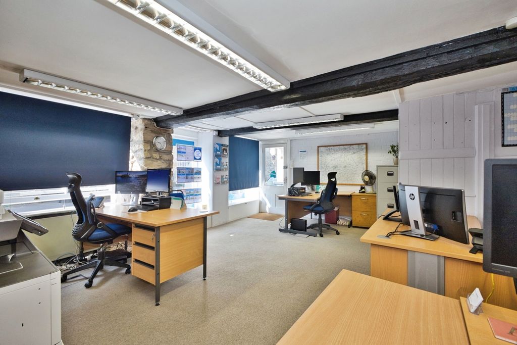 Property photo 3 of 10 Pbox-Img.Jpg