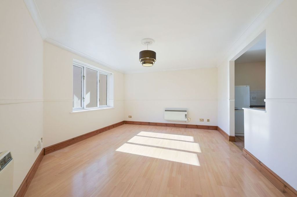 Property photo 3 of 6