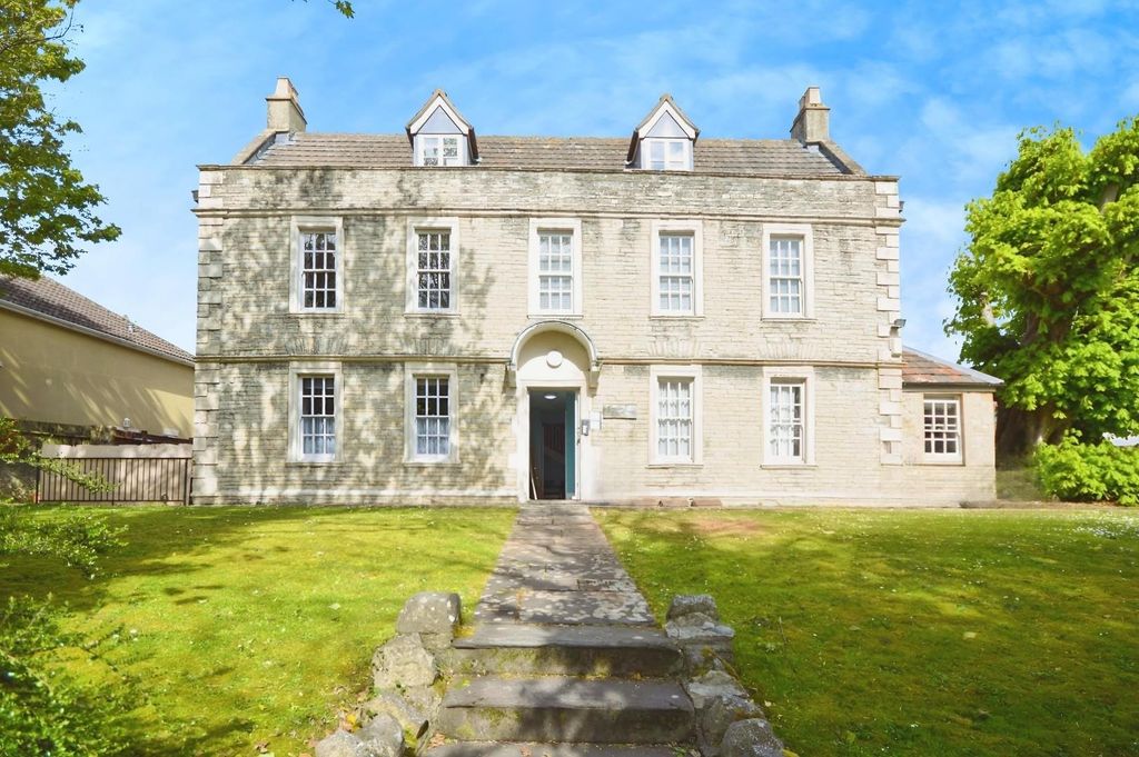 Property photo 1 of 8