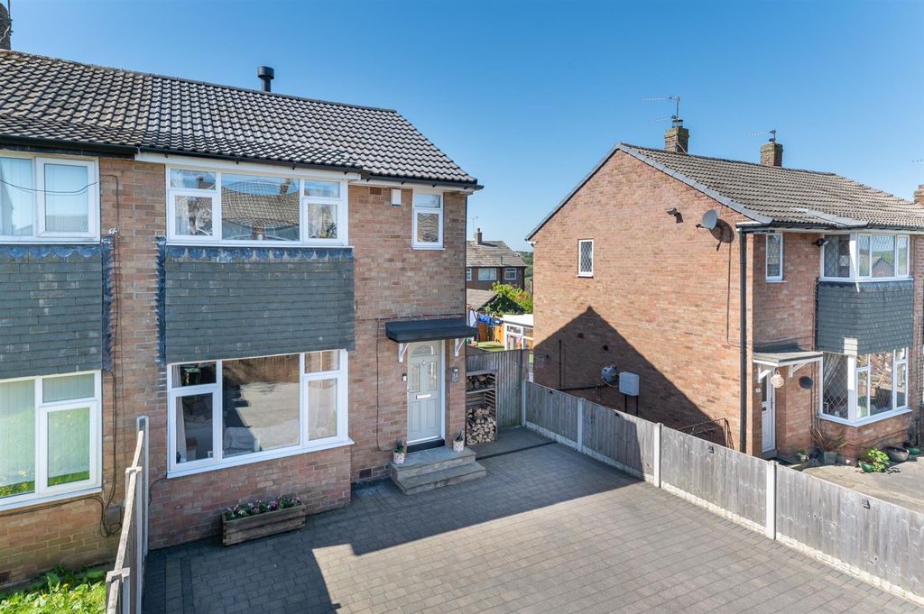 Property photo 1 of 24 Kirkwood Close