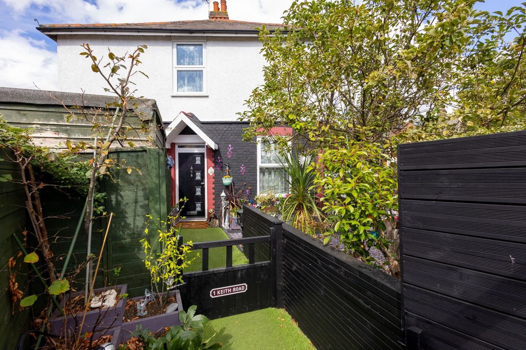 Property photo 1 of 32