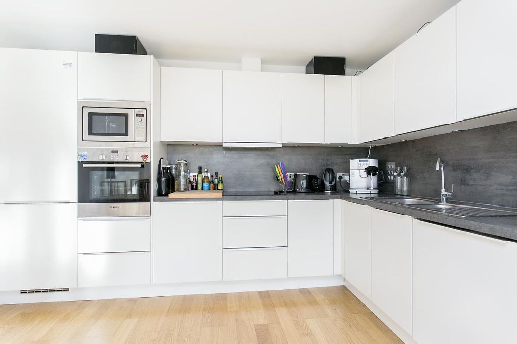 Property photo 2 of 9 Kitchen