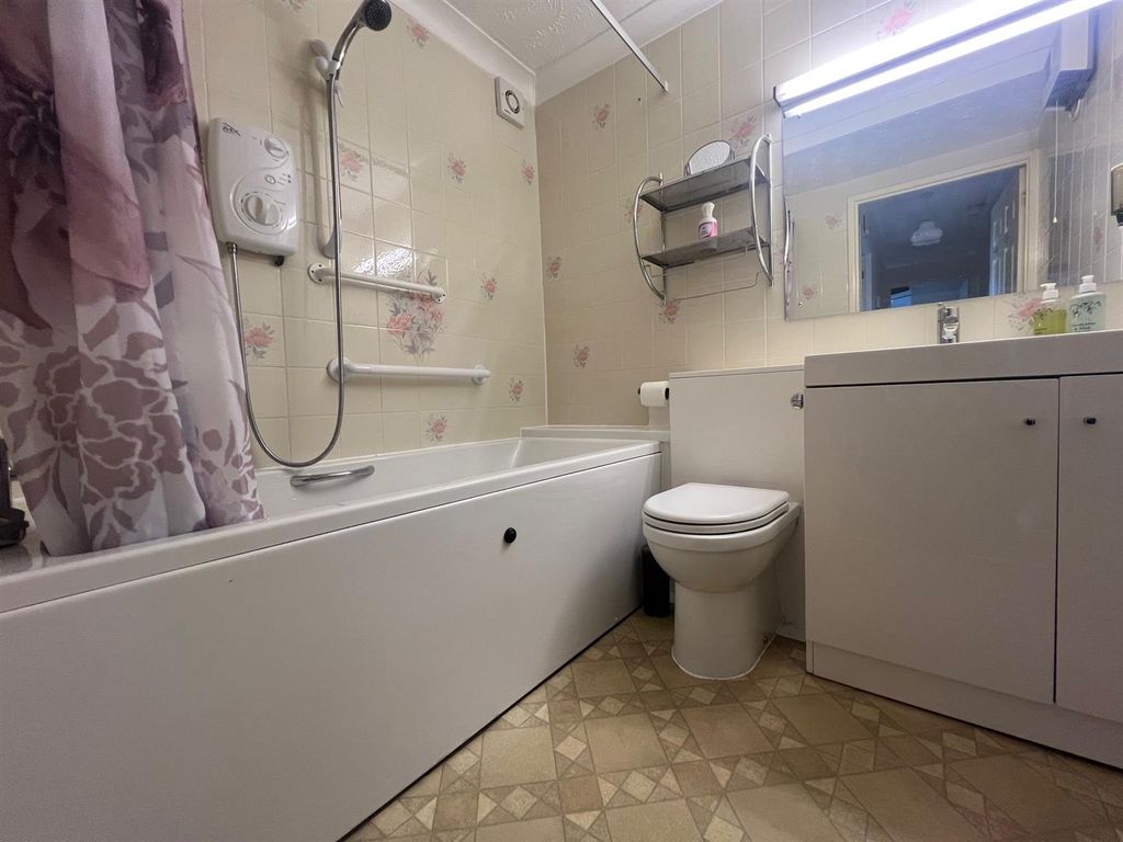 Additional image 8 of 1 bed flat for saleWorcester Road, Malvern WR14