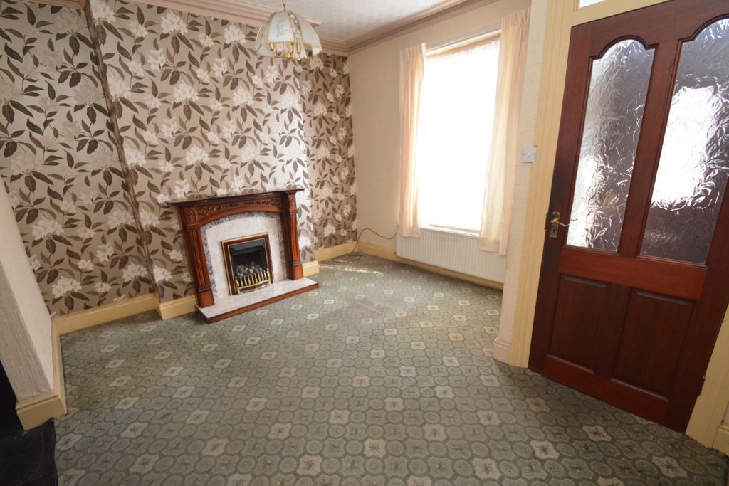 Property photo 2 of 9 Lounge