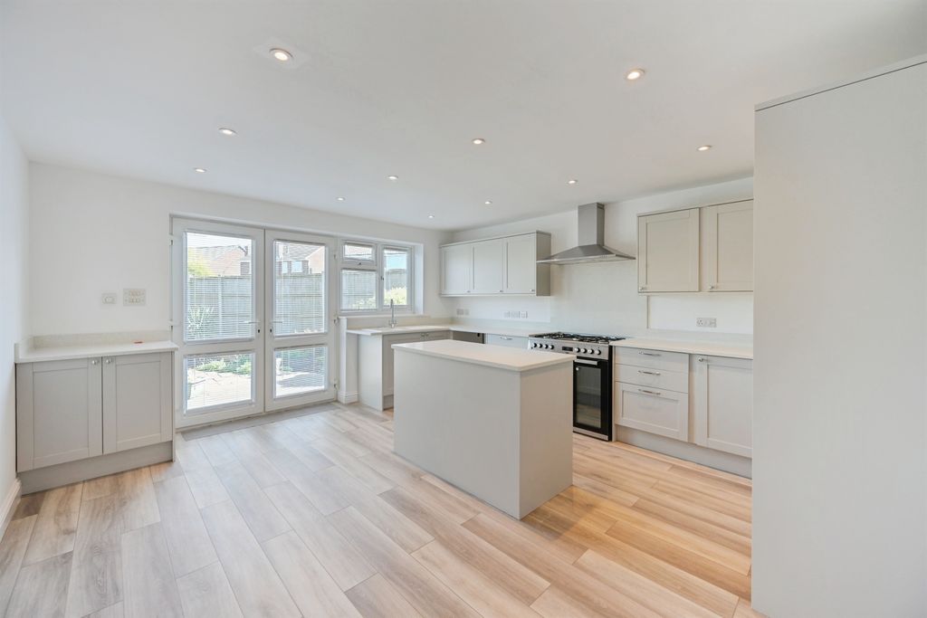 Property photo 3 of 17 Kitchen Diner