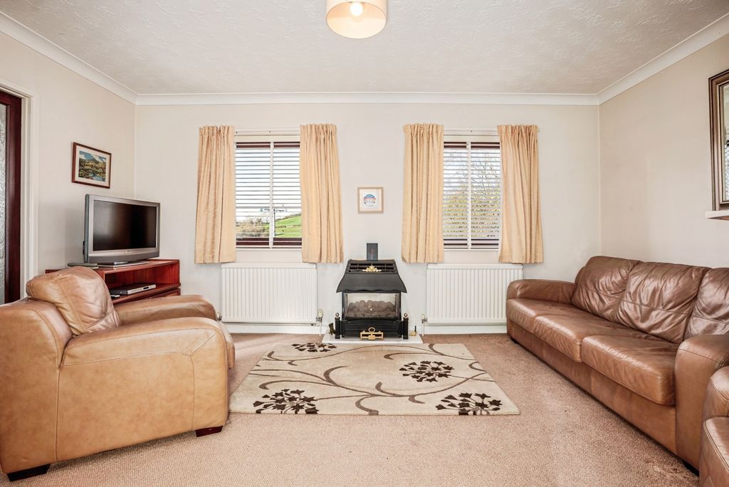 Property photo 3 of 17 Photo