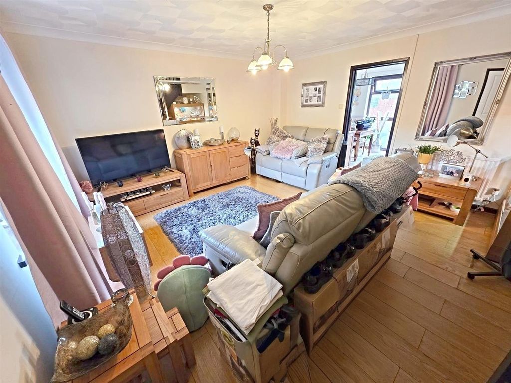 Property photo 2 of 16 Living Room